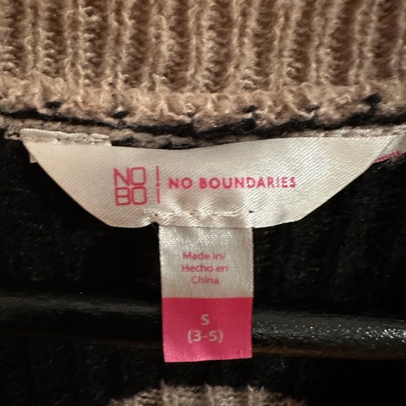 Skull and crossbones No Boundries all over design size women’s small sweater - Picture 2 of 3